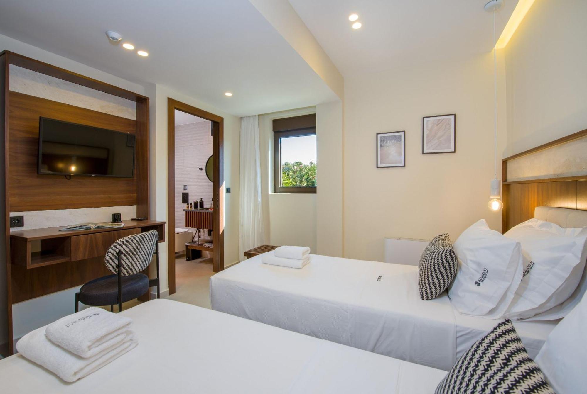 Almi-Cove Hilltop Villas อัลมีรีดา ภายนอก รูปภาพ